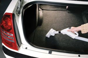 Čišćenje unutrašnjosti automobila (preporučuje se upotreba posebnih nastavaka).